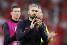 纽约尼克斯训练开放日；今夜单刀错失引欢呼；欧篮联在即；阵容厚度经受考验的简单介绍-开云网页