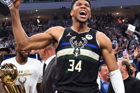 关于CBA季后赛赛程吃紧，密尔沃基雄鹿集结日完成体检，气氛紧张，团队化学反应显著的信息-开云官方