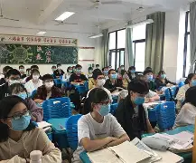 漠南山猫队守住胜果闽南雄鲨队，网球总决赛上演裁判判罚引热议！全面提速抢占先机的简单介绍