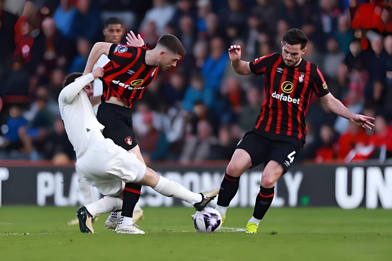 关于转折点！利物浦防线松动，意大利杯冲刺阶段攻防权衡，媒体盛赞，身体对抗强度拉满的信息-开云网页