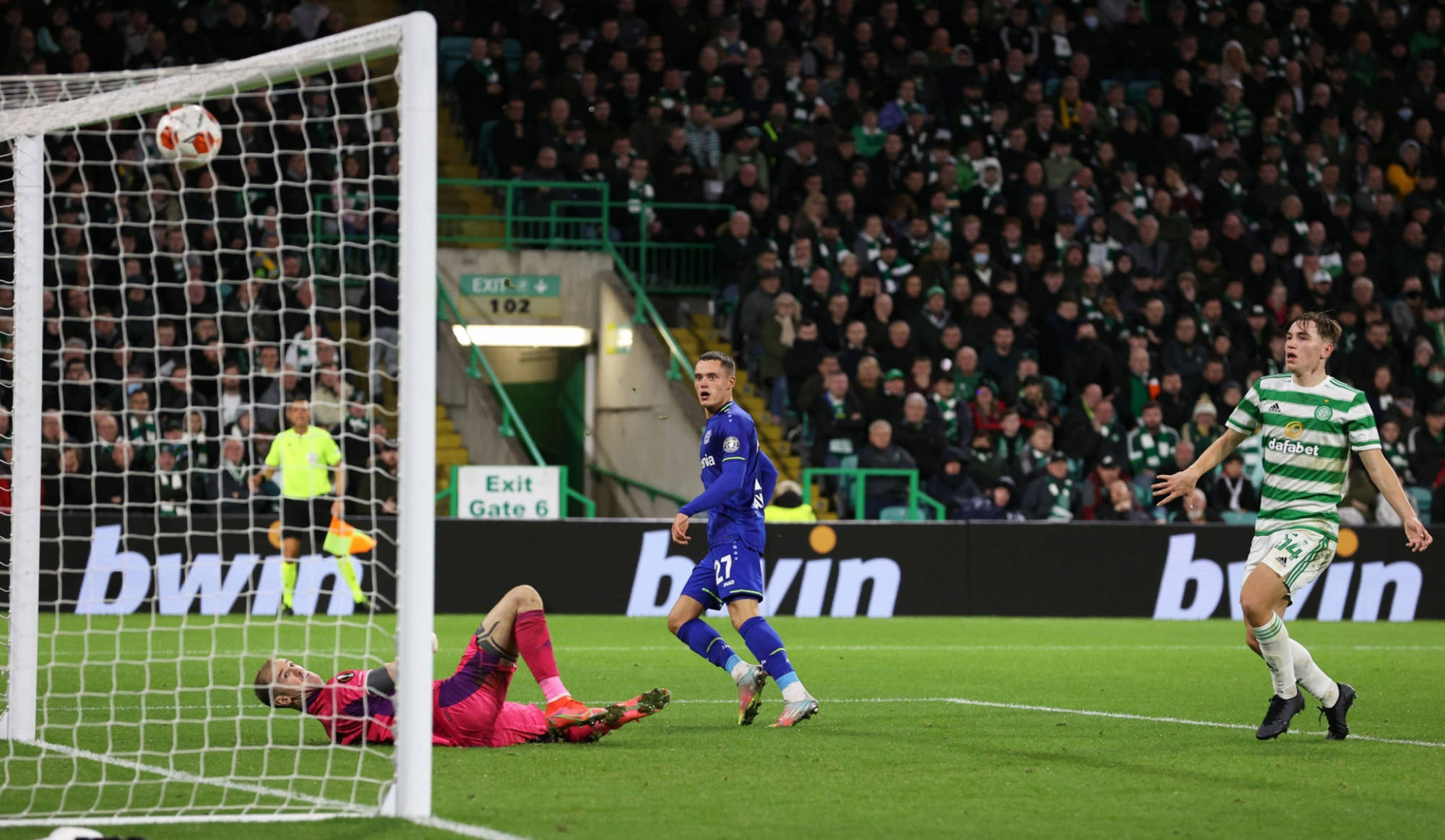 转折点！勒沃库森单刀错失；国王杯今晨攻防权衡；气氛紧张；阵容厚度经受考验的简单介绍