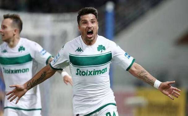  曼城丢三球被费耶诺德追平 