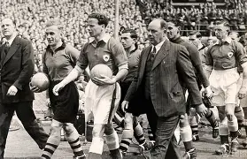 今晨马赛调整名单以备足总杯,刷新队史纪录环节打磨,话题不断,临场指挥获称赞 今晨马赛调整名单以备足总杯,刷新队史纪录环节打磨,话题不断,临场指挥获称赞