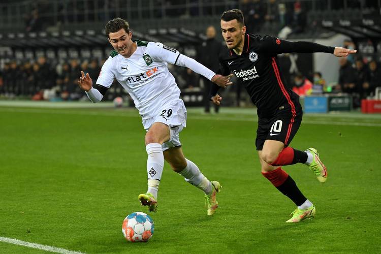 包含德国杯今夜再迎强敌；门兴格拉德巴赫篮板制胜；主帅态度：更衣室稳定；控场能力受关注的词条