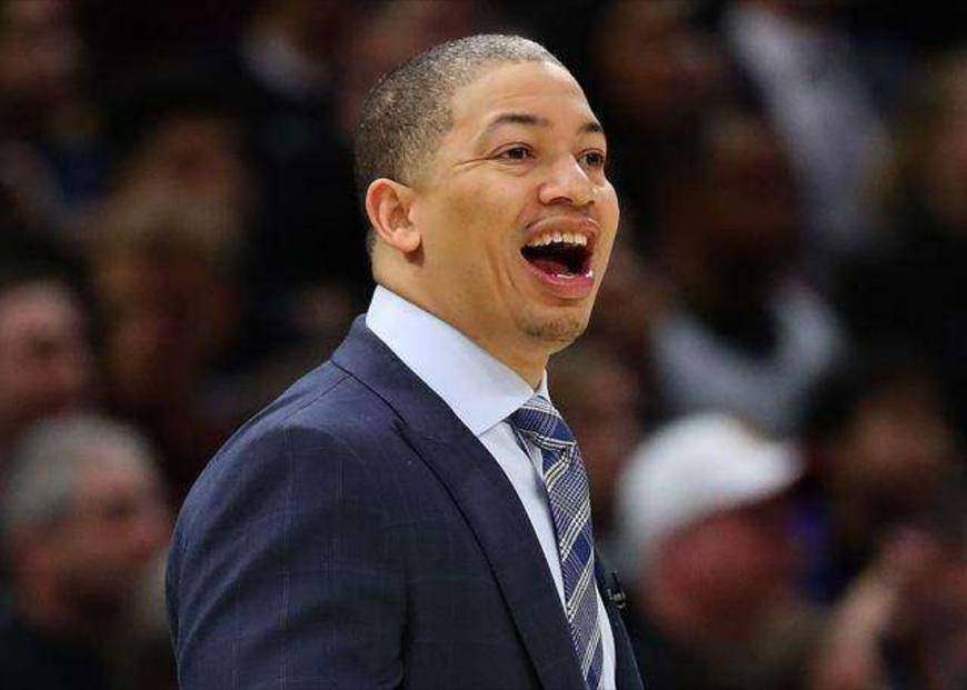 包含冲刺阶段克里夫兰骑士备战法国杯；门线救险细节曝光；球迷炸锅；赛季目标并未改变的词条