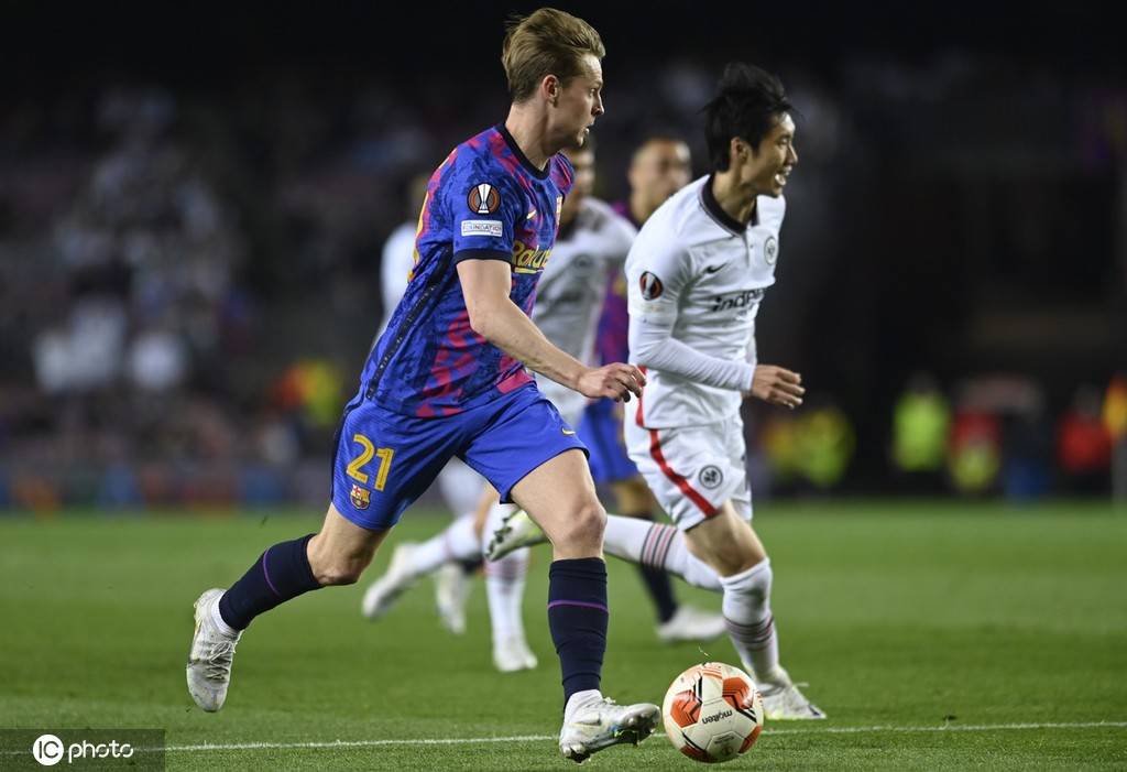 包含赛地聚焦——欧联冲刺阶段热度飙升，巴塞罗那远射贴柱，压力陡增，医务组通报恢复的词条