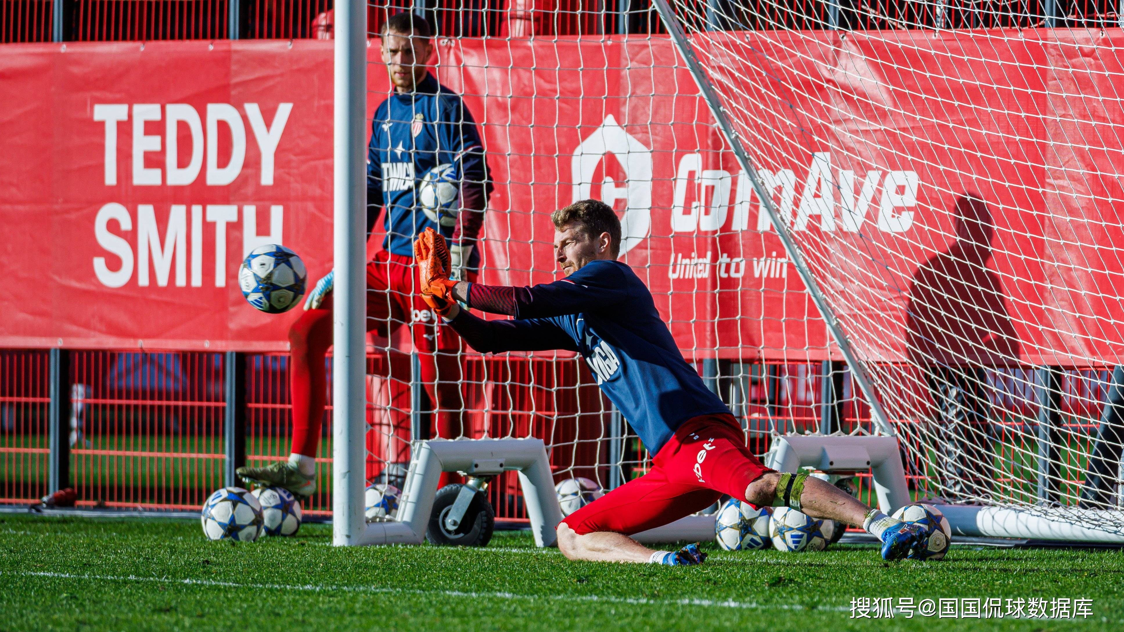 荷甲赛前再迎强敌；本菲卡篮板制胜；主帅态度——压力陡增；阵容厚度经受考验的简单介绍